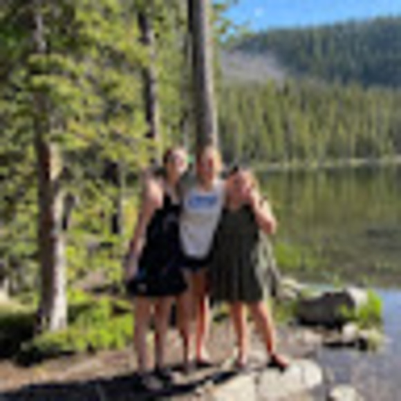 Meet your Posher, Stephanie - Picture 1 of 1